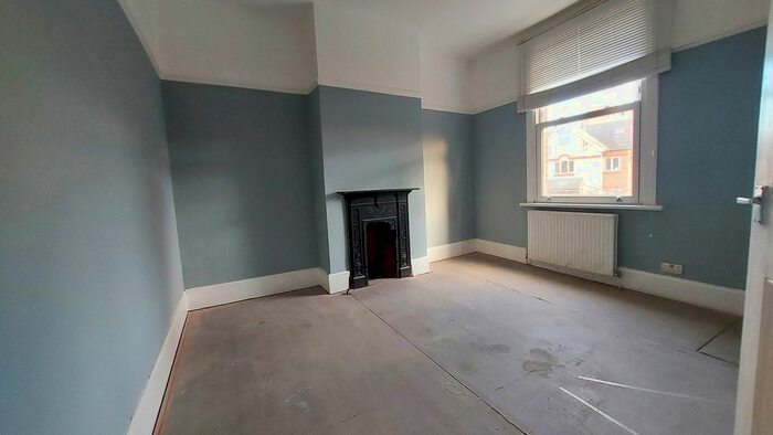 2 Bedroom Maisonette To Rent In Leslie Road, London, N2