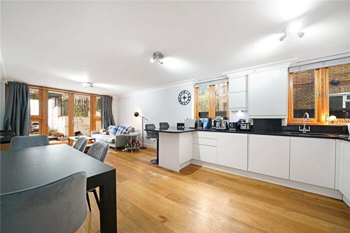 2 Bedroom Flat To Rent In Crescent Road, London, N8