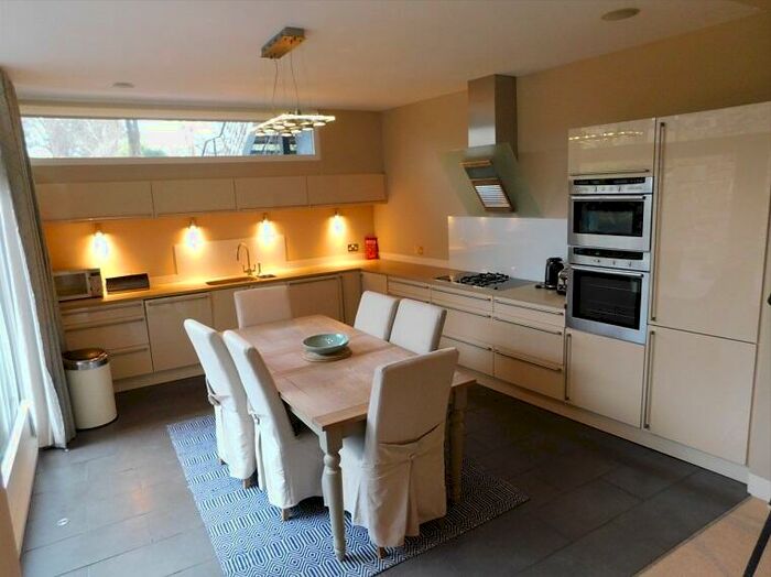 3 Bedroom Flat To Rent In Bruntsfield Crescent, Edinburgh, EH10