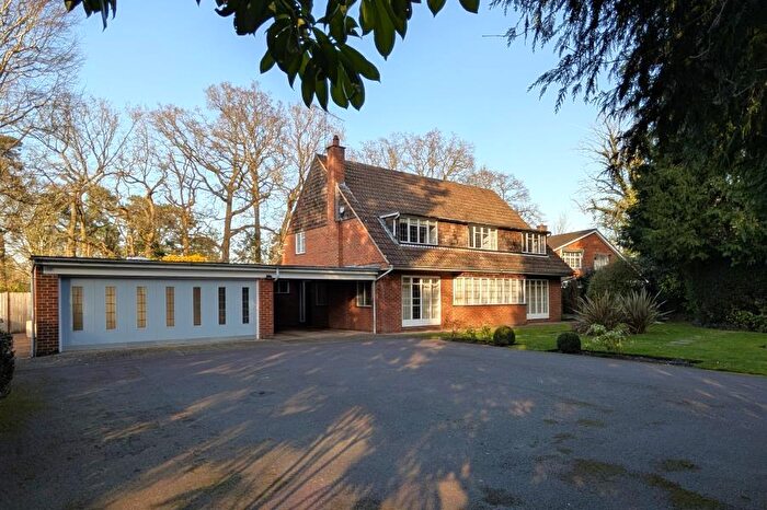5 Bedroom Detached House To Rent In Woking, GU22