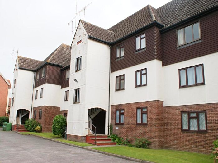2 Bedroom Apartment To Rent In Abbotts Place, CM2