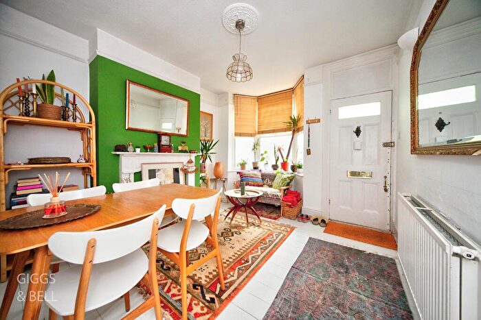3 Bedroom Terraced House For Sale In St. Saviours Crescent, Luton, Bedfordshire, LU1