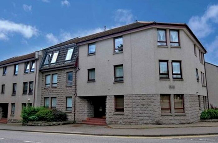 3 Bedroom Flat To Rent In Craigie Loanings, Aberdeen, AB25
