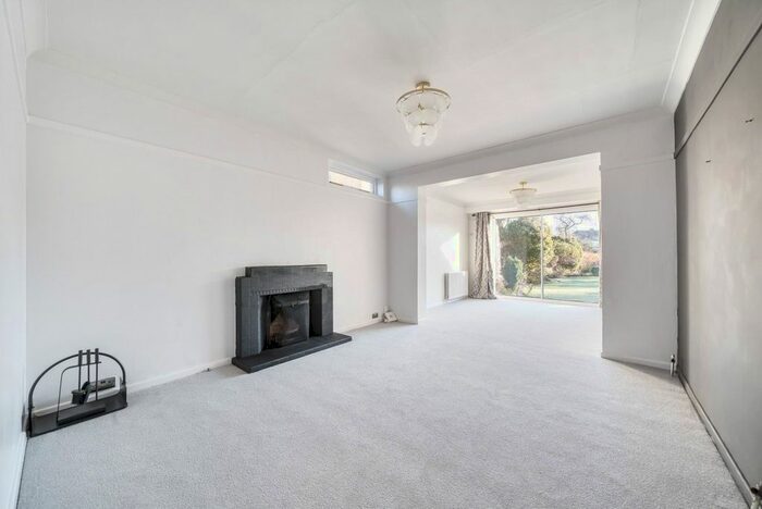 4 Bedroom Detached House To Rent In Ennismore Gardens, Thames Ditton, KT7