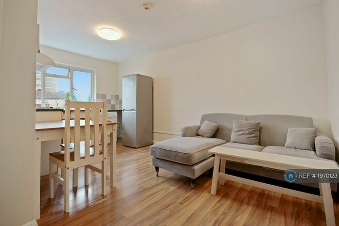 2 Bedroom Flat To Rent In Claremont Close, London, E16