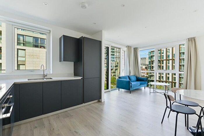 2 Bedroom Flat To Rent In Hartington Court, Woodberry Down, London, N4