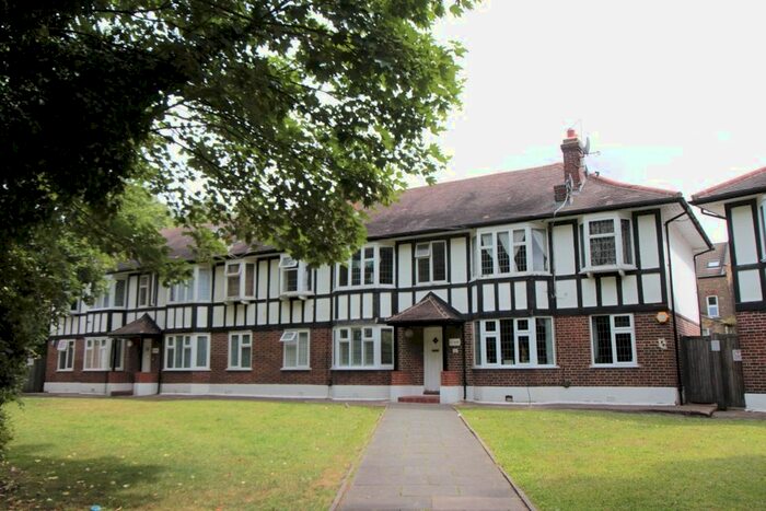 2 Bedroom Flat To Rent In Tudor Court, Walthamstow, London, E17