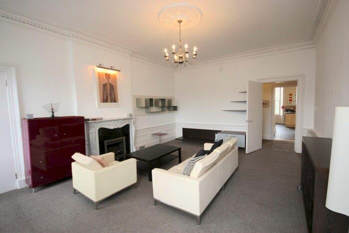 2 Bedroom Flat To Rent In Haddington Place, Edinburgh, EH7