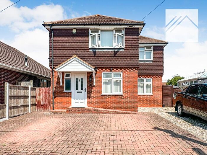 3 Bedroom Detached House For Sale In Mayland Avenue, Canvey Island, SS8