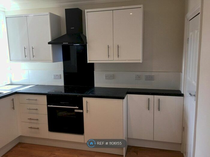 3 Bedroom Terraced House To Rent In Seymour Road, Chatham, ME5