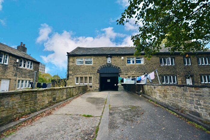 1 Bedroom Terraced House To Rent In Little Horton Green, Bradford, BD5