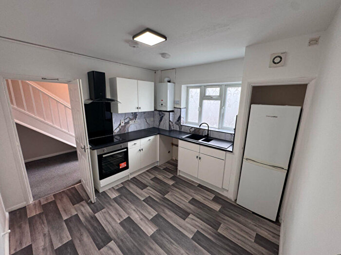 3 Bedroom Maisonette To Rent In Waverley Road London, SL1