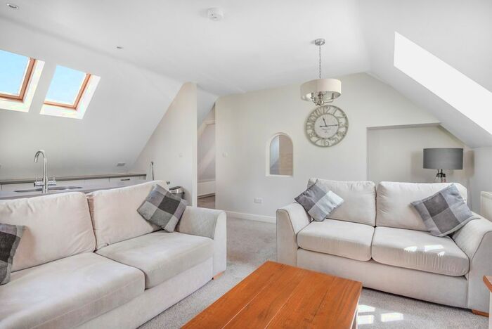 2 Bedroom Detached House To Rent In Oakfield Place, Witney, OX28