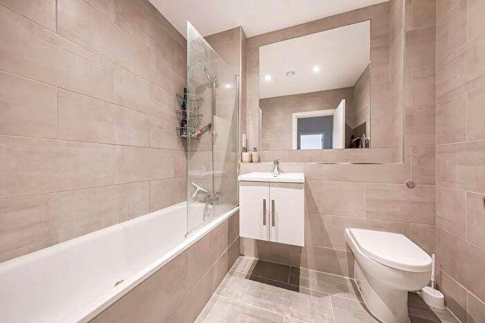 1 Bedroom Flat For Sale In Heron Drive, Langley, Slough, SL3