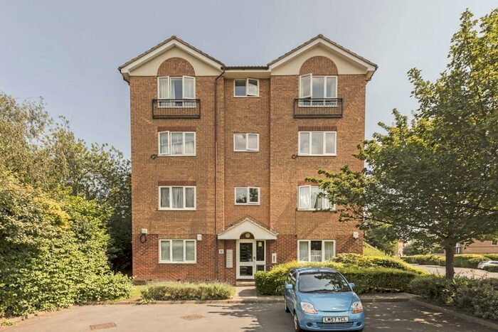 1 Bedroom Flat To Rent In Varsity Drive, Twickenham, TW1