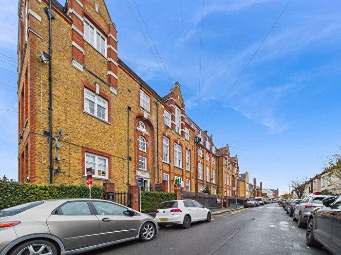 2 Bedroom Flat For Sale In Broadway Lofts, Tooting Broadway, SW17