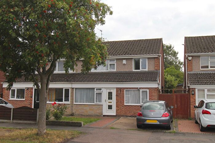 4 Bedroom Semi-Detached House To Rent In Kenilworth Avenue, Loughborough, LE11