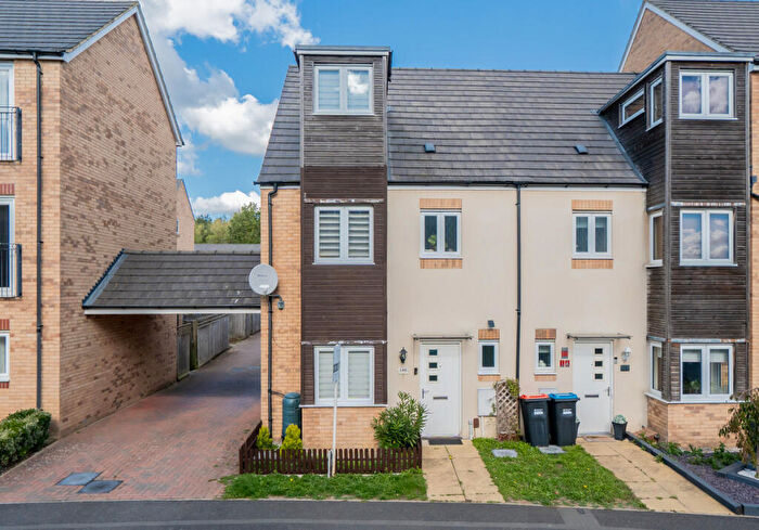 4 Bedroom End Of Terrace House For Sale In Fonda Meadows, Oxley Park, Milton Keynes, MK4