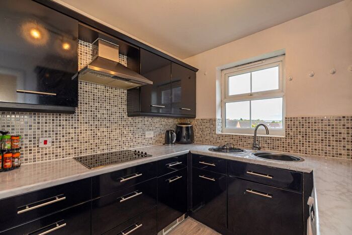2 Bedroom Flat For Sale In St Leger Close, Sheffield, S25