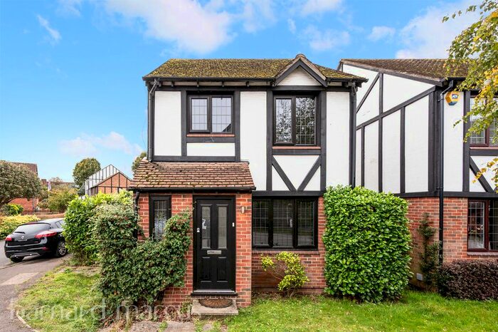 3 Bedroom Property To Rent In Kings Chase, East Molesey, KT8