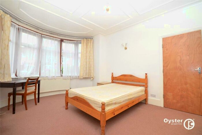 House To Rent In Berkshire Gardens, London, N13
