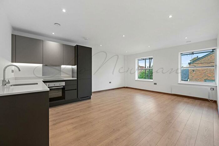 2 Bedroom Flat To Rent In Harvest Lane, Thames Ditton, KT7