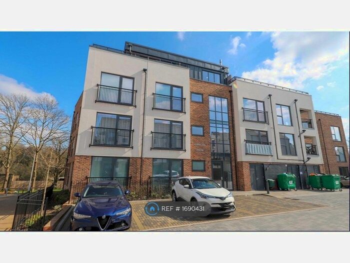2 Bedroom Flat To Rent In Hurricane House, Uxbridge, UB10