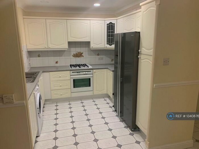 3 Bedroom Terraced House To Rent In Tyas Road, London, E16