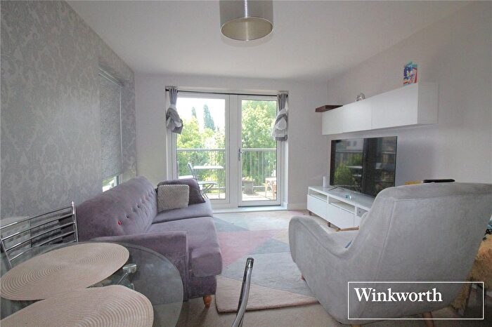 2 Bedroom Flat To Rent In James Court, Grade Close, Elstree, Borehamwood, WD6