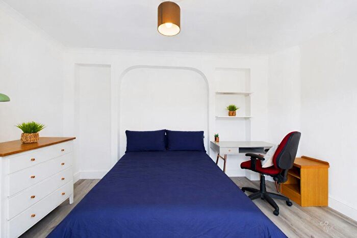 5 Bedroom Semi-Detached House To Rent In Upper Bevendean Avenue, Brighton, BN2