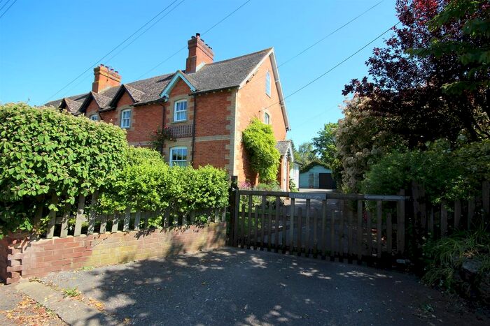 3 Bedroom Cottage To Rent In Poltimore, Exeter, EX4