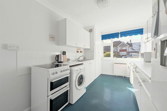 1 Bedroom Flat For Sale In Bath Road, Worthing, West Sussex, BN11