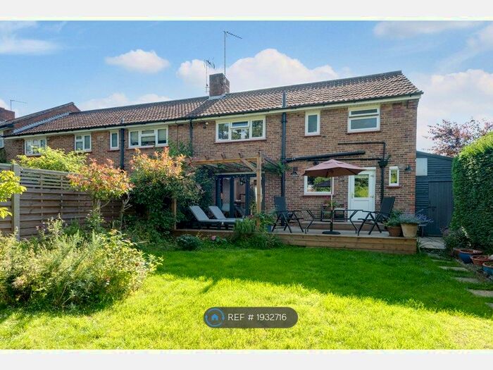 3 Bedroom End Of Terrace House To Rent In Moat Crescent, London, N3