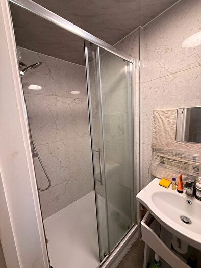 Studio To Rent In Meadowbank Gardens, Hounslow, TW5