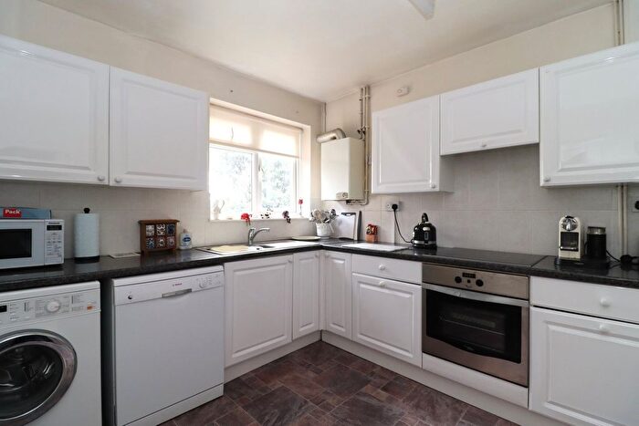 2 Bedroom Flat For Sale In Cooden Drive, Bexhill On Sea, TN39