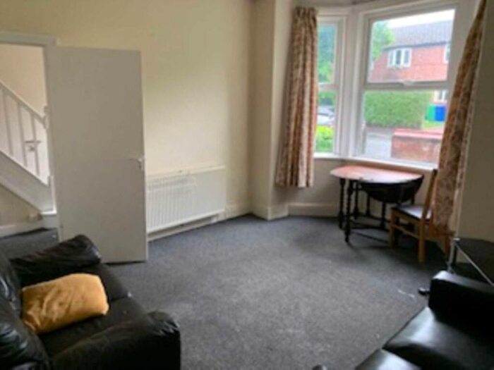 3 Bedroom Semi-Detached House To Rent In Yew Tree Road, Withington, M20