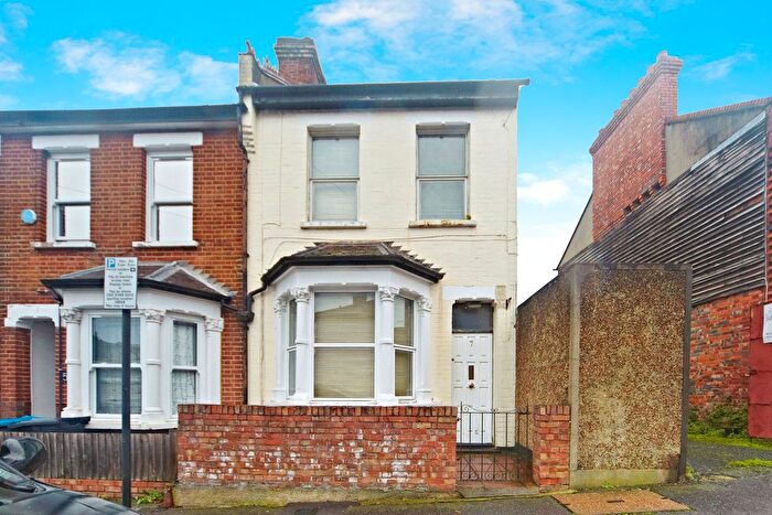 3 Bedroom End Of Terrace House For Sale In Harrison's Rise, Croydon, Surrey, CR0