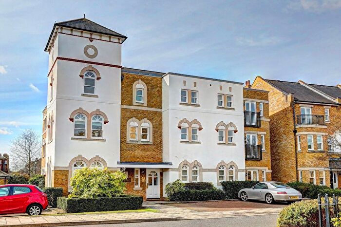 1 Bedroom Flat To Rent In Admiralty Way, Teddington, TW11