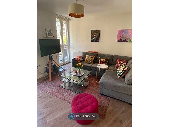 2 Bedroom Flat To Rent In Maypole Court, London, E3