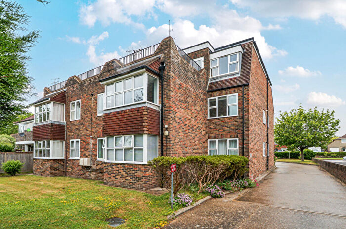 1 Bedroom Flat For Sale In Goring Road, Goring-by-Sea, Worthing, West Sussex, BN12