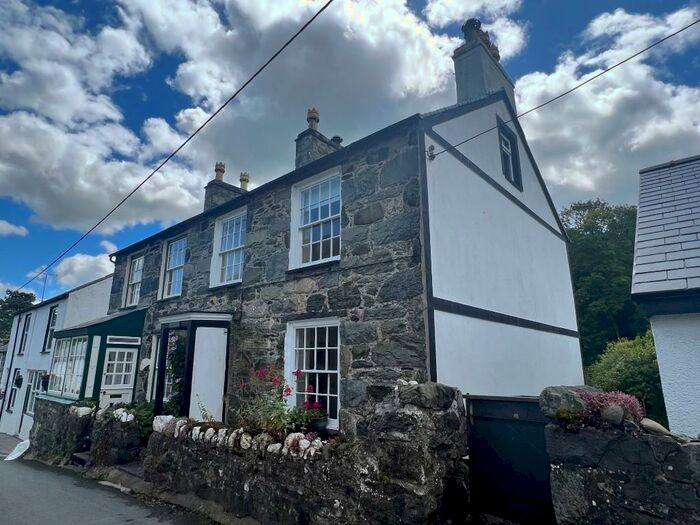 2 Bedroom Semi-Detached House To Rent In , LL32