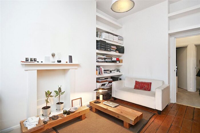 2 Bedroom Flat To Rent In St Charles Square, London, W10