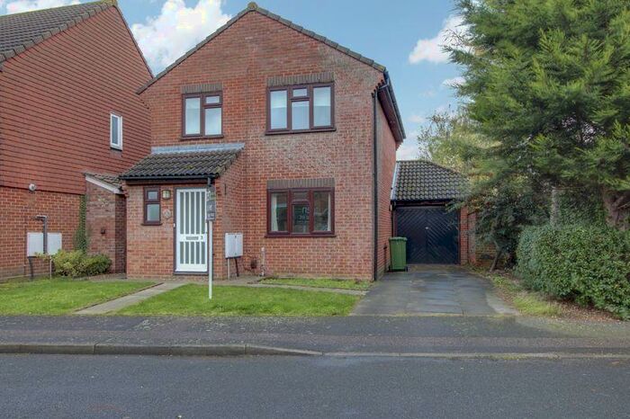 3 Bedroom Detached House To Rent In Penrwyn Court, St. Neots, PE19