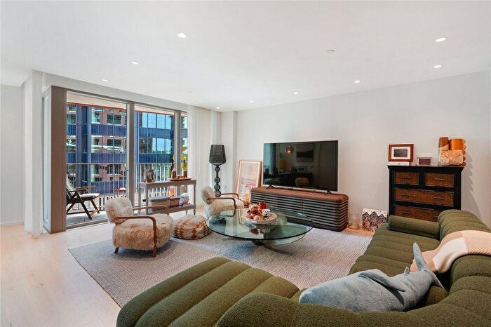 3 Bedroom Flat For Sale In Lewis Cubitt Walk, London, N1C