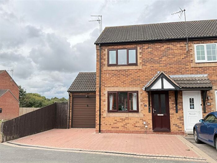 2 Bedroom Town House For Sale In Cedar Road, Castle Gresley, Swadlincote, DE11