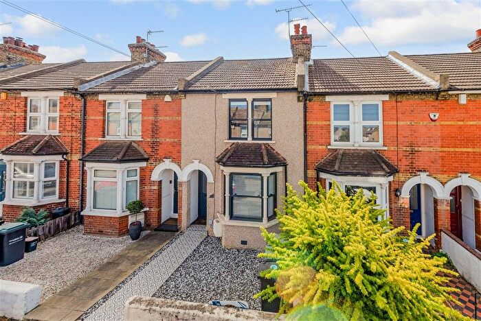2 Bedroom Terraced House For Sale In Portland Avenue, Gravesend, Kent, DA12