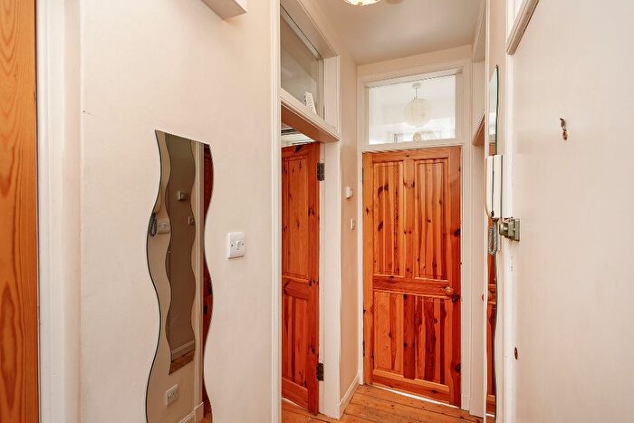 1 Bedroom Flat To Rent In Smithfield Street, Gorgie, Edinburgh, EH11