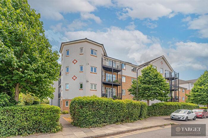 2 Bedroom Flat To Rent In Enstone Road, Enfield, EN3