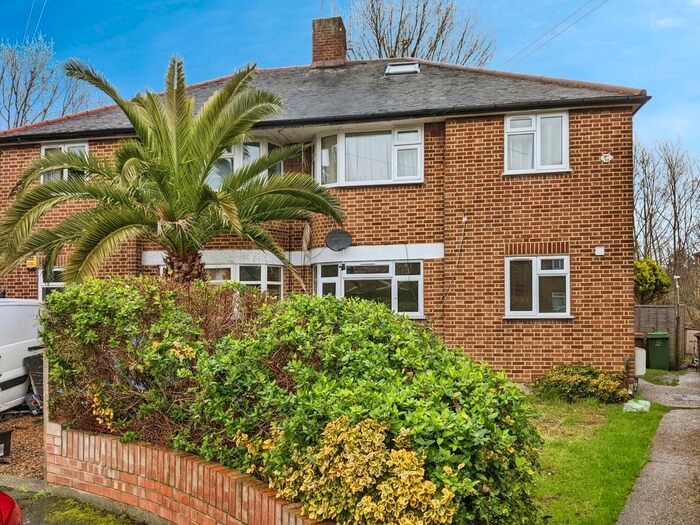 2 Bedroom Flat To Rent In Reynolds Close, Carshalton, SM5