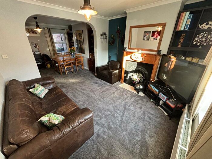 3 Bedroom Terraced House For Sale In Parliament Street, Chippenham, SN14